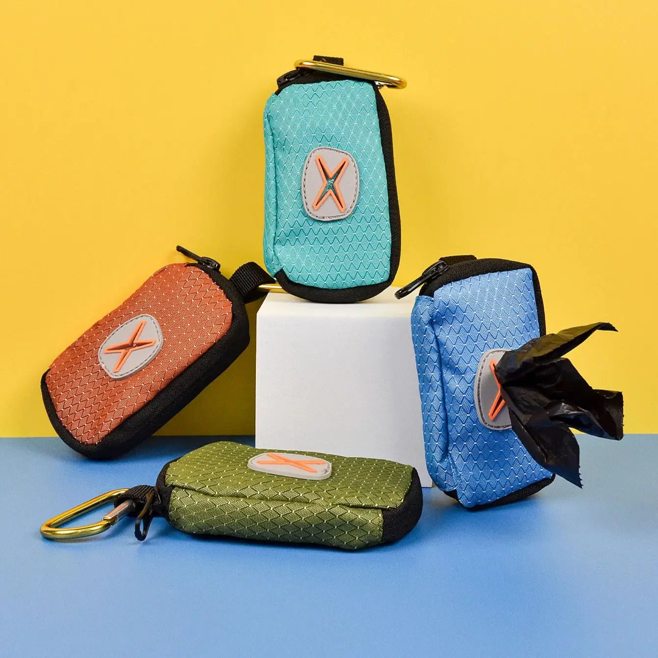 1 Pcs Light Weight Poop Bag Holder Multi Function Hands Free Dispenser Attached With Any Pet Leashes(No Poop Bag And Leashes)